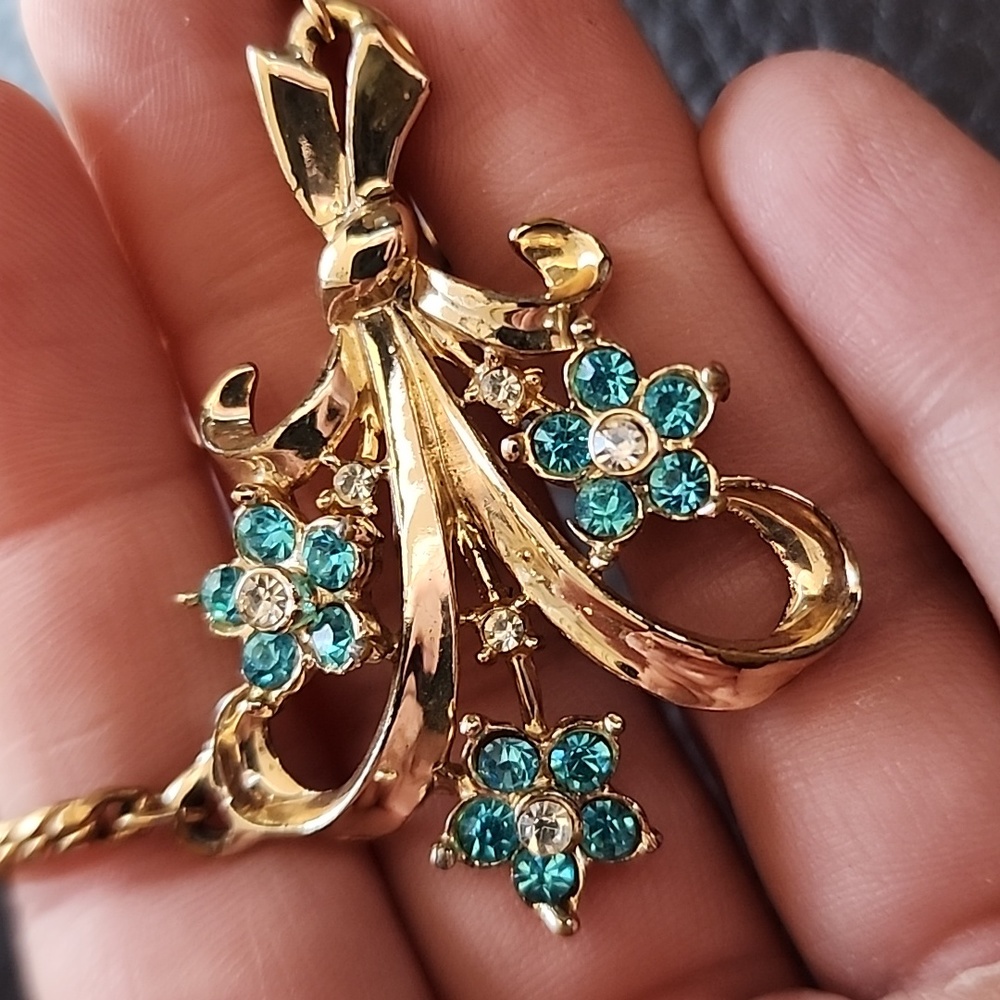 Vintage Gold Tone & Blue Rhinestone Necklace With Fold Over Clasp